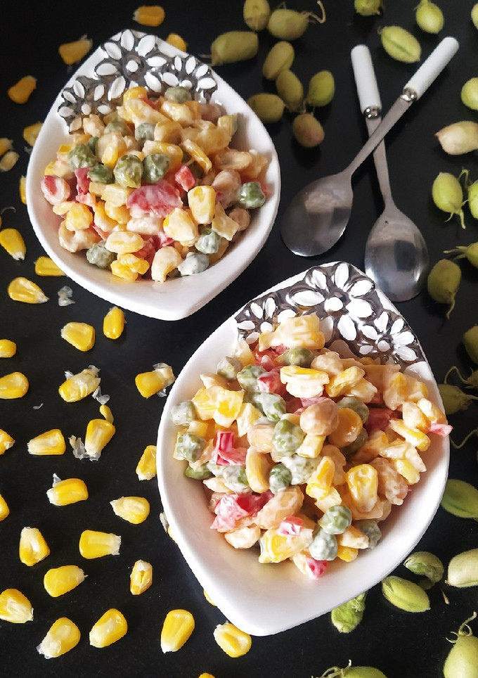 મિક્સ સલાડ (Mix Salad Recipe In Gujarati) રેસીપી મુખ્ય ફોટો