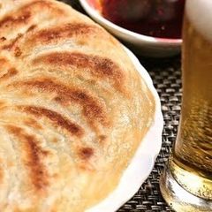 How to Cook Gyoza Dumplings with "Wings" A picture of How to Cook Gyoza Dumplings with "Wings".
