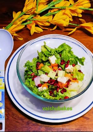 A picture of Greens and cottage cheese Salad.