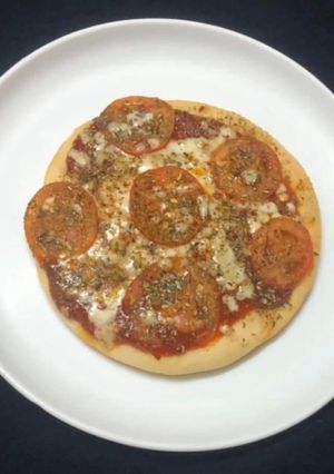 टमाटर पिज़्ज़ा (tamatar pizza in recipe in Hindi) रेसिपी मुख्य फोटो