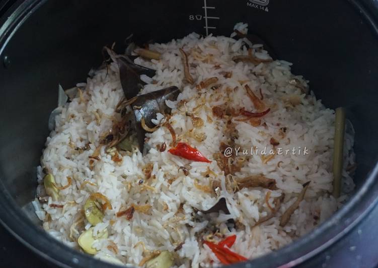 Cara Membuat Nasi liwet Megicom yang Lezat Sekali