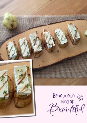 O poză a rețetei Crostini cu pere, brânza Brie, cimbru și balsamico.