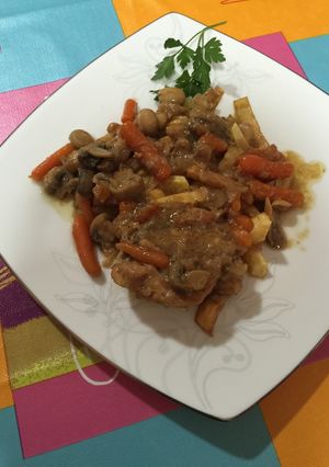 Foto principal de Pollo a la cerveza con zanahorias y champiñones