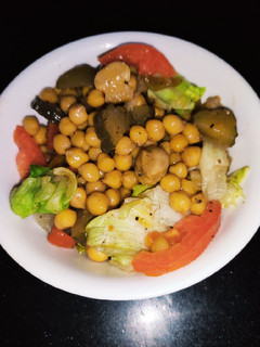 A picture of Chickpeas Salad 🥗.