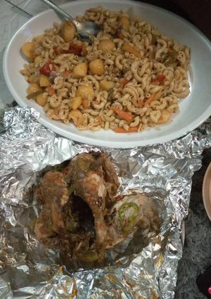 A picture of Jallop macaroni with baked chicken.