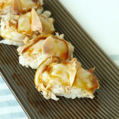 A picture of Boiled Hamaguri Clam Nigiri Sushi.