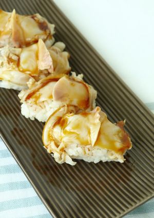 A picture of Boiled Hamaguri Clam Nigiri Sushi.
