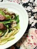 Grilled Udon with Sausages and Komatsuna