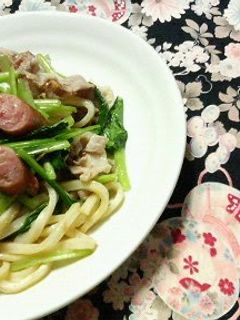 A picture of Grilled Udon with Sausages and Komatsuna.