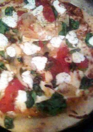A picture of Spinach & roasted pepper Pizza.