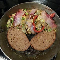 A picture of Omelette With Oyster Mushrooms.