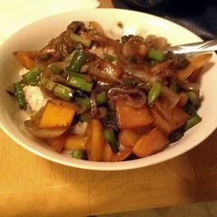 A picture of easy vegetable stir fry with soy sauce and honey.