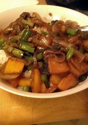 A picture of easy vegetable stir fry with soy sauce and honey.