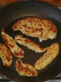 Una foto de Pechuga de Pollo frita en especies