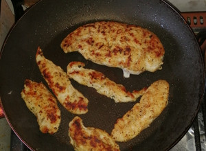 Una foto de Pechuga de Pollo frita en especies