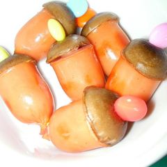 A picture of Bento Acorns with shimeji mushrooms and wiener sausages.