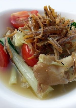 A picture of Bak Choy And Fried Dried Anchovies.