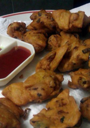 A picture of Potato & Onion fritters (Pakoray).