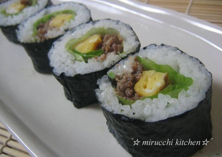 Recipe of Ultimate Everyone Loves This! Mayonnaise Soboro Sushi Rolls