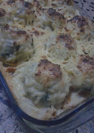 A picture of Potato Balls with Chicken and White Sauce.