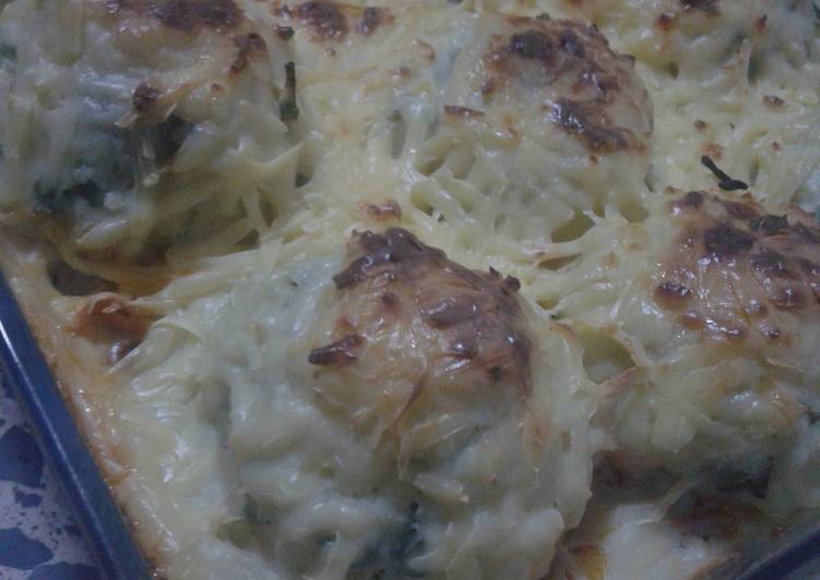 Potato Balls with Chicken and White Sauce Potato Balls with Chicken and White Sauce