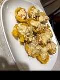 Pechuga a la crema con tostones de plátano