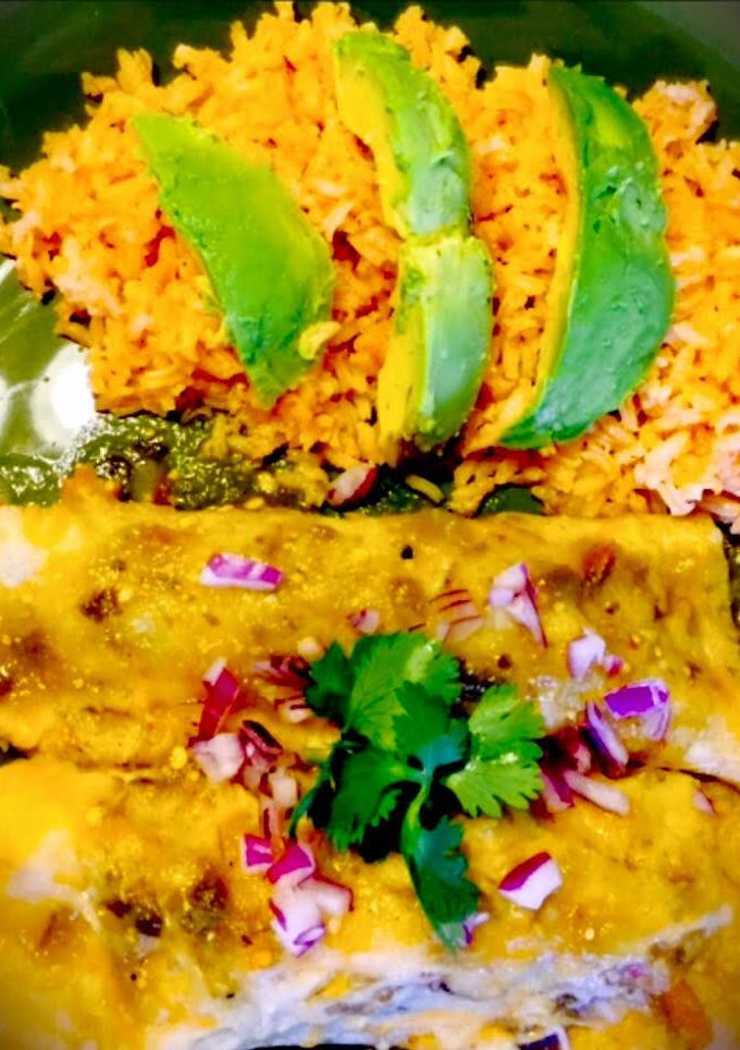 A picture of Simple Salsa Verde Chicken Enchilladas.