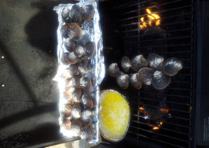 Grilled Clams with white wine, butter & garlic