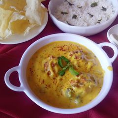 A picture of Punjabi kadhi pakora.