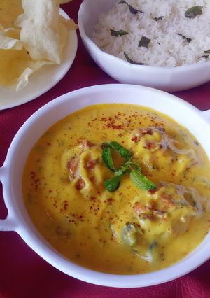 A picture of Punjabi kadhi pakora.