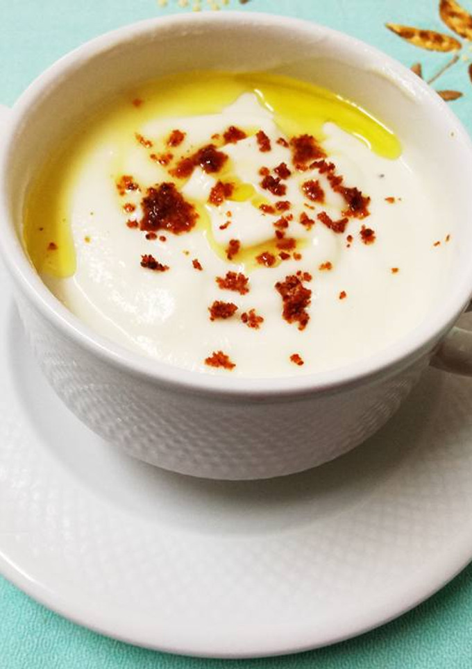 Una foto de Puré de coliflor con polvo de jamón