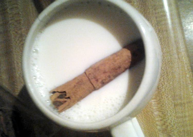 Warm milk with cinnamon stick (leche con canela)
