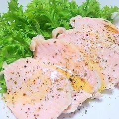 A picture of Moist Poached Chicken with Olive Oil.
