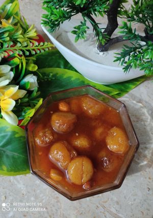 A picture of Aloo bukharay ki chutney.