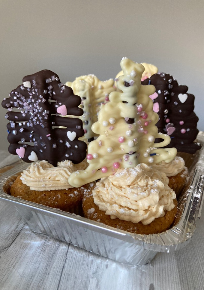 Una foto de Cupcake de turrón y buttercream turrón