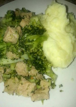 Foto principal de Brócoli salteado con ajo y soja