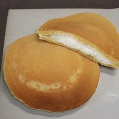 A picture of Chewy Western-Style Dorayaki.