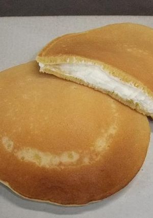 A picture of Chewy Western-Style Dorayaki.