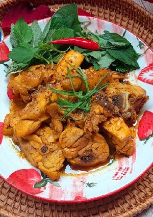 Hình của món Gà rang nghệ.