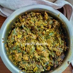 Onion flower Stalks, Spinach and Methi Zunka A picture of Onion flower Stalks, Spinach and Methi Zunka.