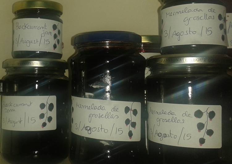 Steps to Make Super Quick Homemade Blackcurrant jam