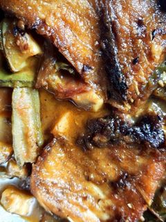 সব্জী দিয়ে কাতলা মাছের ঝোল(sabji diye katla maacher jhol recipe in Bengali) রেসিপির প্রধান ছবি