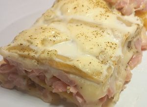 Una foto de Lasaña de Jamón y Queso Rápida y Fácil