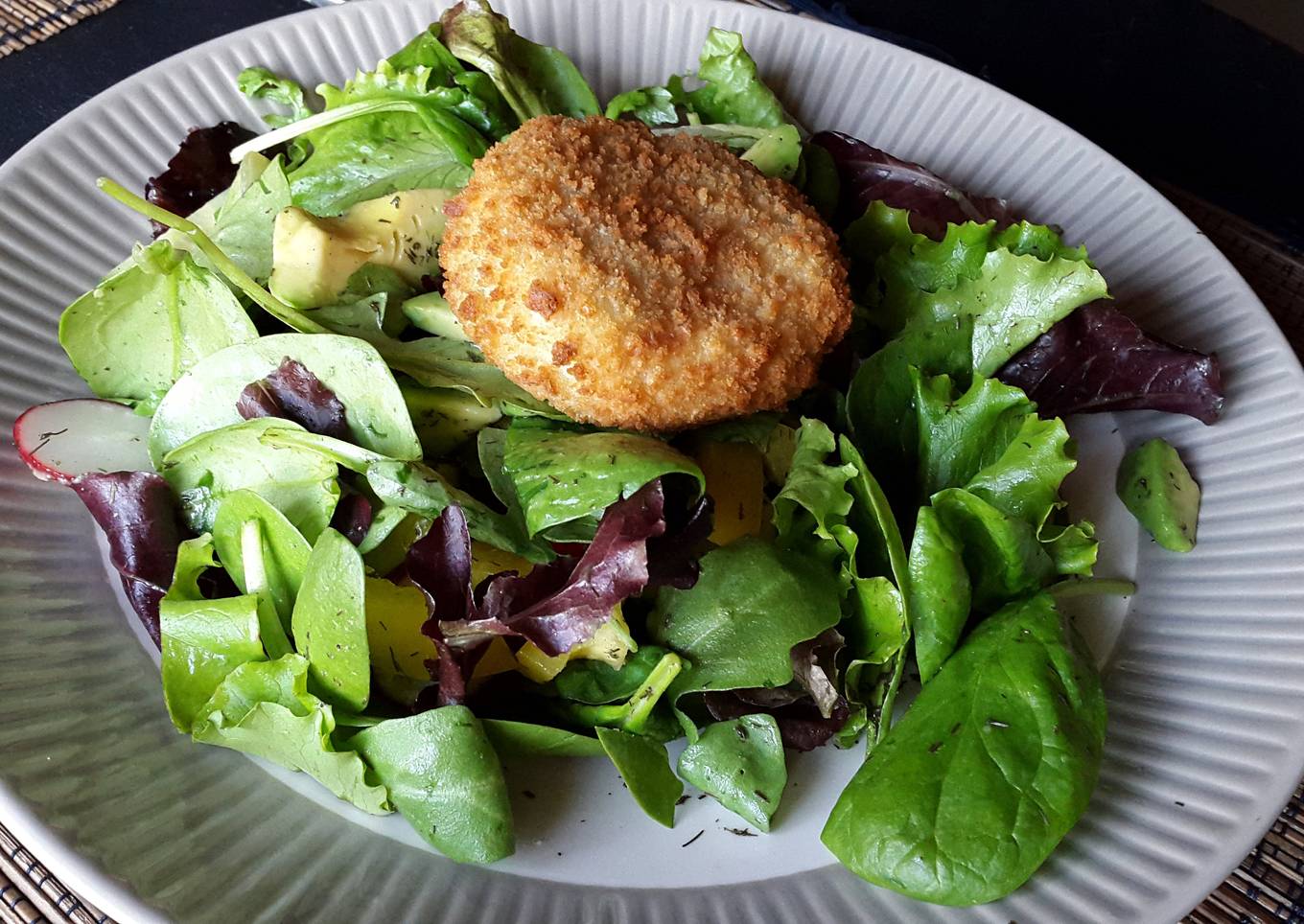 Hadock fishcake & avocado Salad