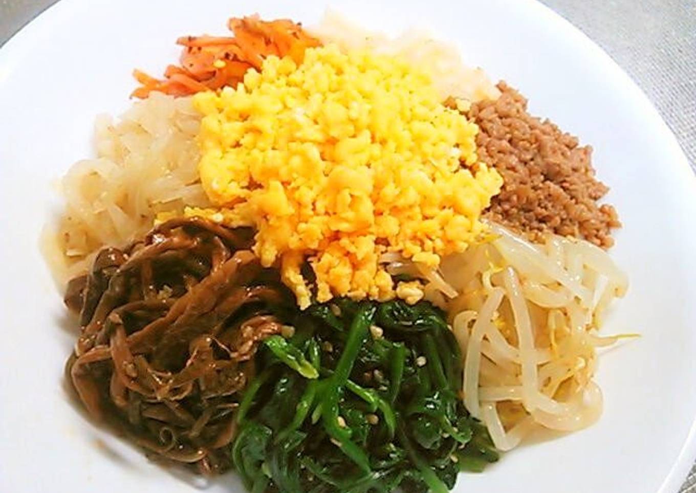 8 Namul Bibimbap with Lots of Vegetables