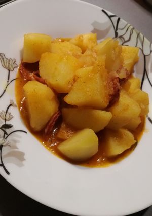 O poză a rețetei Tocăniță de cartofi cu cârnați.