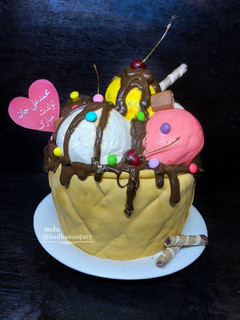 عکسی از دستور تزئین کیک به شکل بستنی 🍨