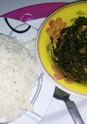 A picture of White rice and vegetables soup.