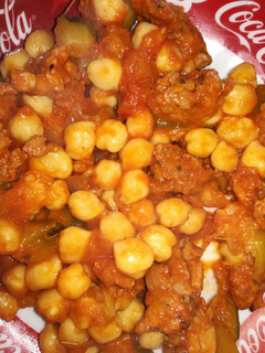 Una foto de Garbanzos con pisto y picadillo