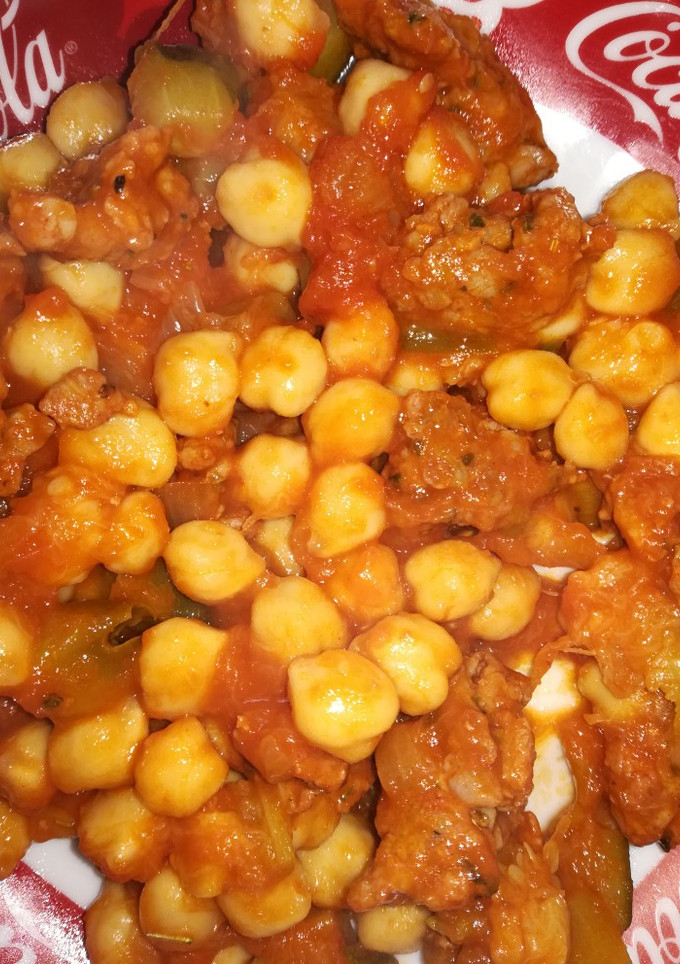 Una foto de Garbanzos con pisto y picadillo